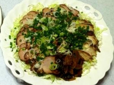 ご飯とキャベツがススム豚ヒレ肉の焼き豚